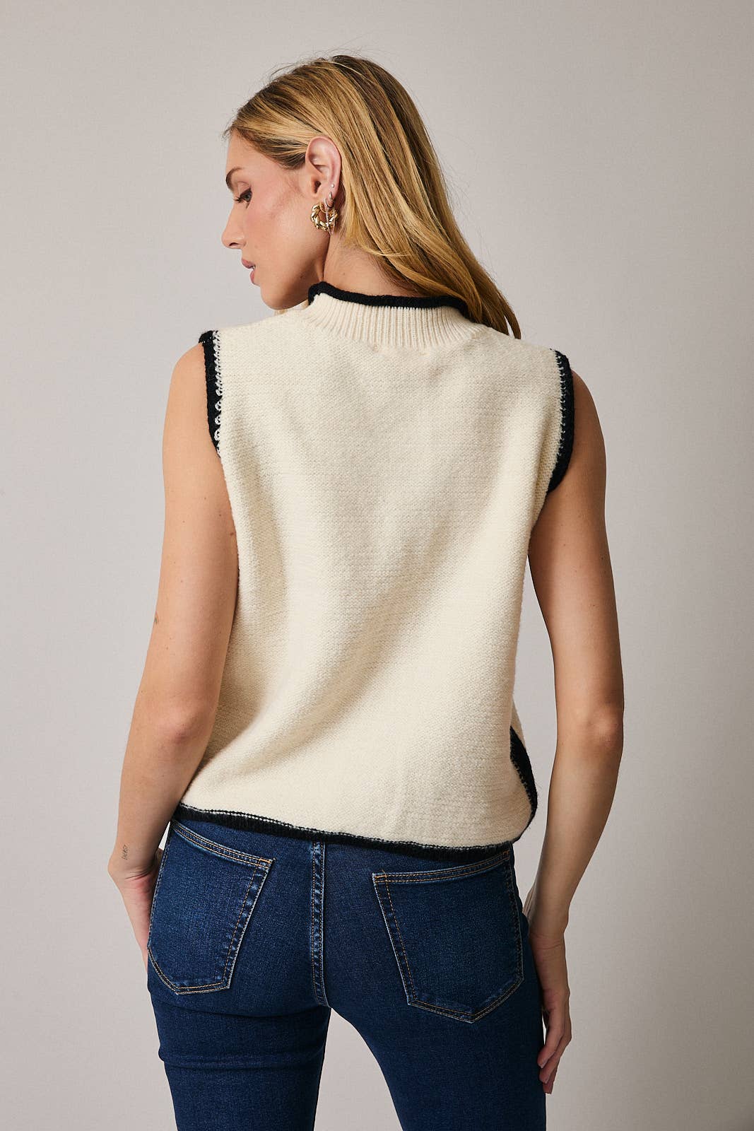 MOCK NECK SLEEVELESS SWEATER TOP - OS