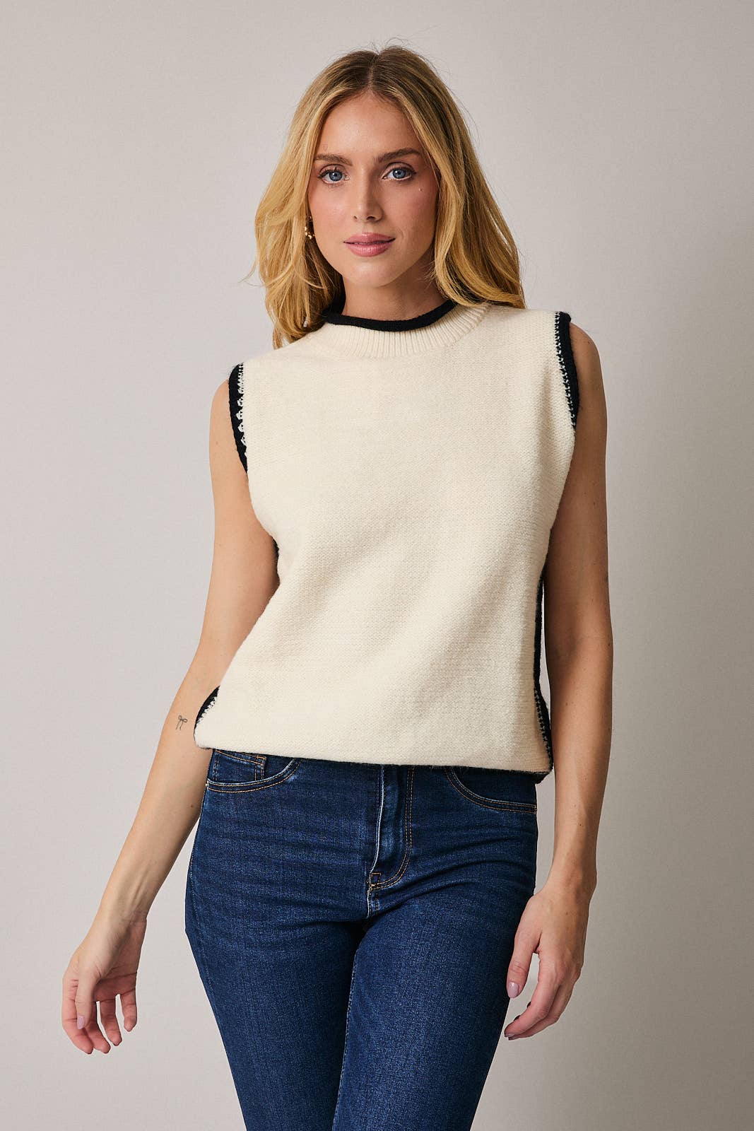 MOCK NECK SLEEVELESS SWEATER TOP - OS