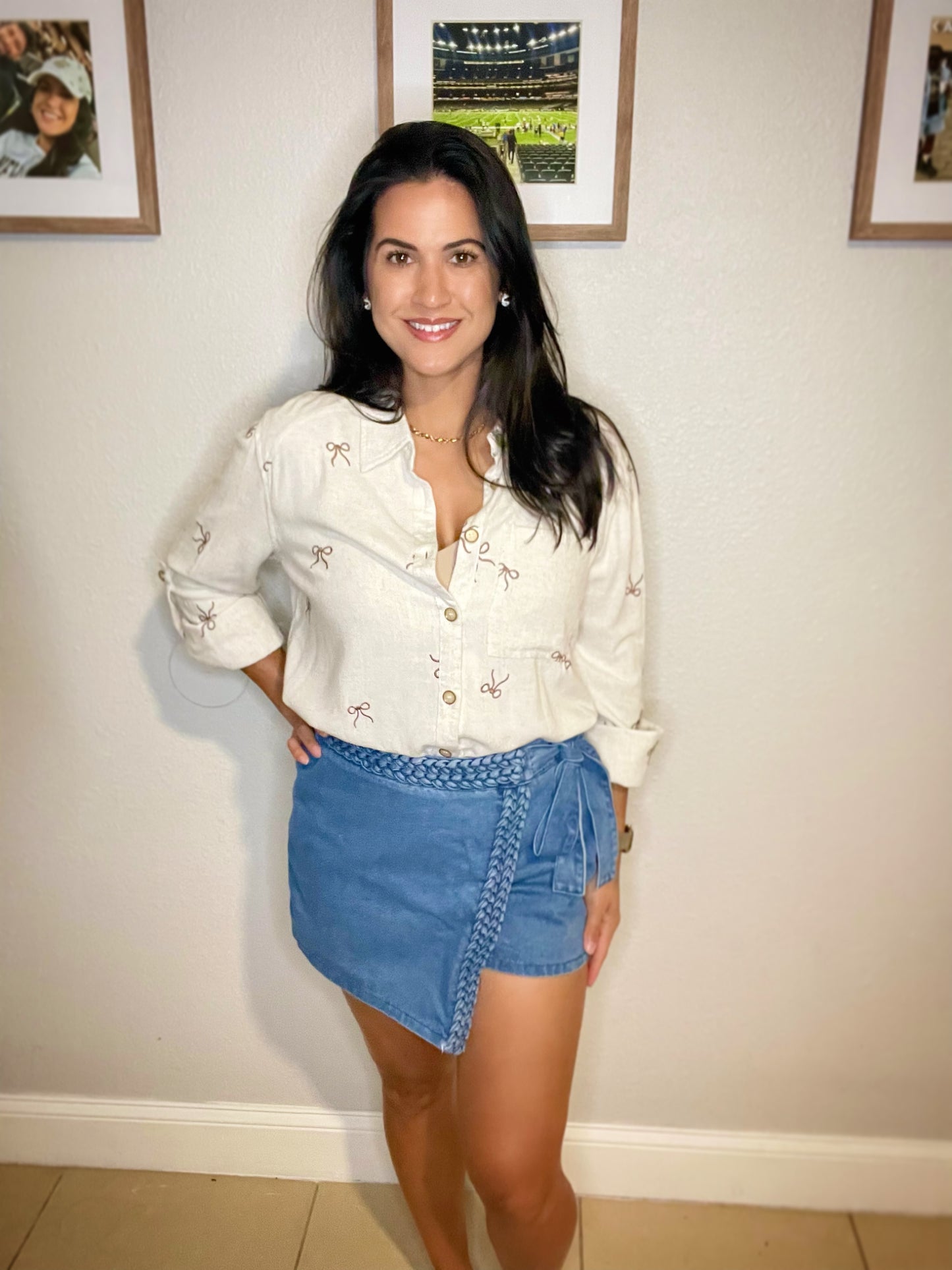 Umgee Linen Blend Fitted Shirt with Ribbons Embroidery- WH