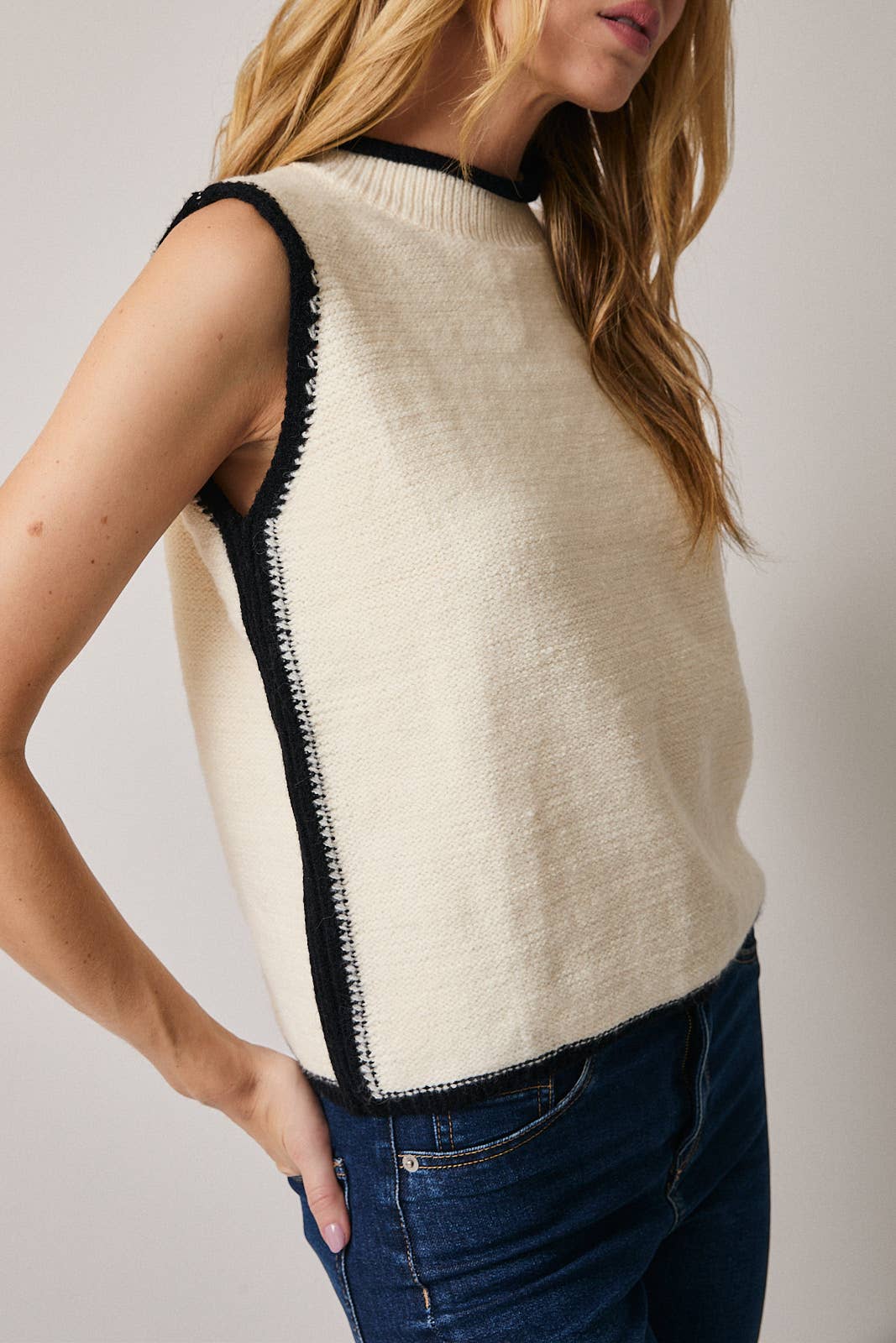MOCK NECK SLEEVELESS SWEATER TOP - OS